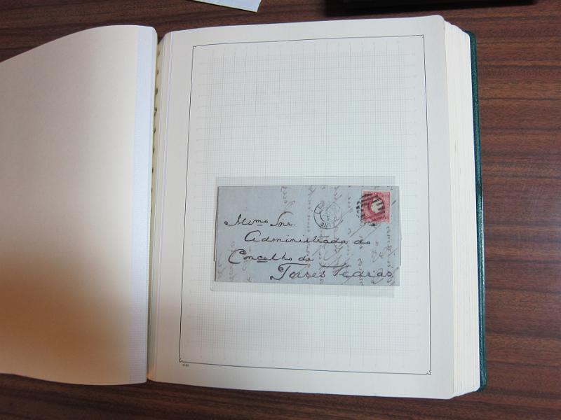 0018 (12).JPG -     Lote:    18      Marcofilia      Lotes Especiais       Descrição:         Portugal &mdash; Colecção especializada em dois álbuns com estudo especializado das marcas de duplo círculo e circulares de Lisboa, com selos de diversas emissões e cartas. Lote a ver.        Lote       Valor Base:     &euro; 1.000,00     Valor Venda:     Retirado     